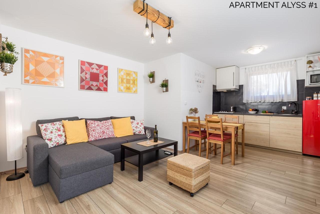 Apartments Alyss Lovran Exterior foto